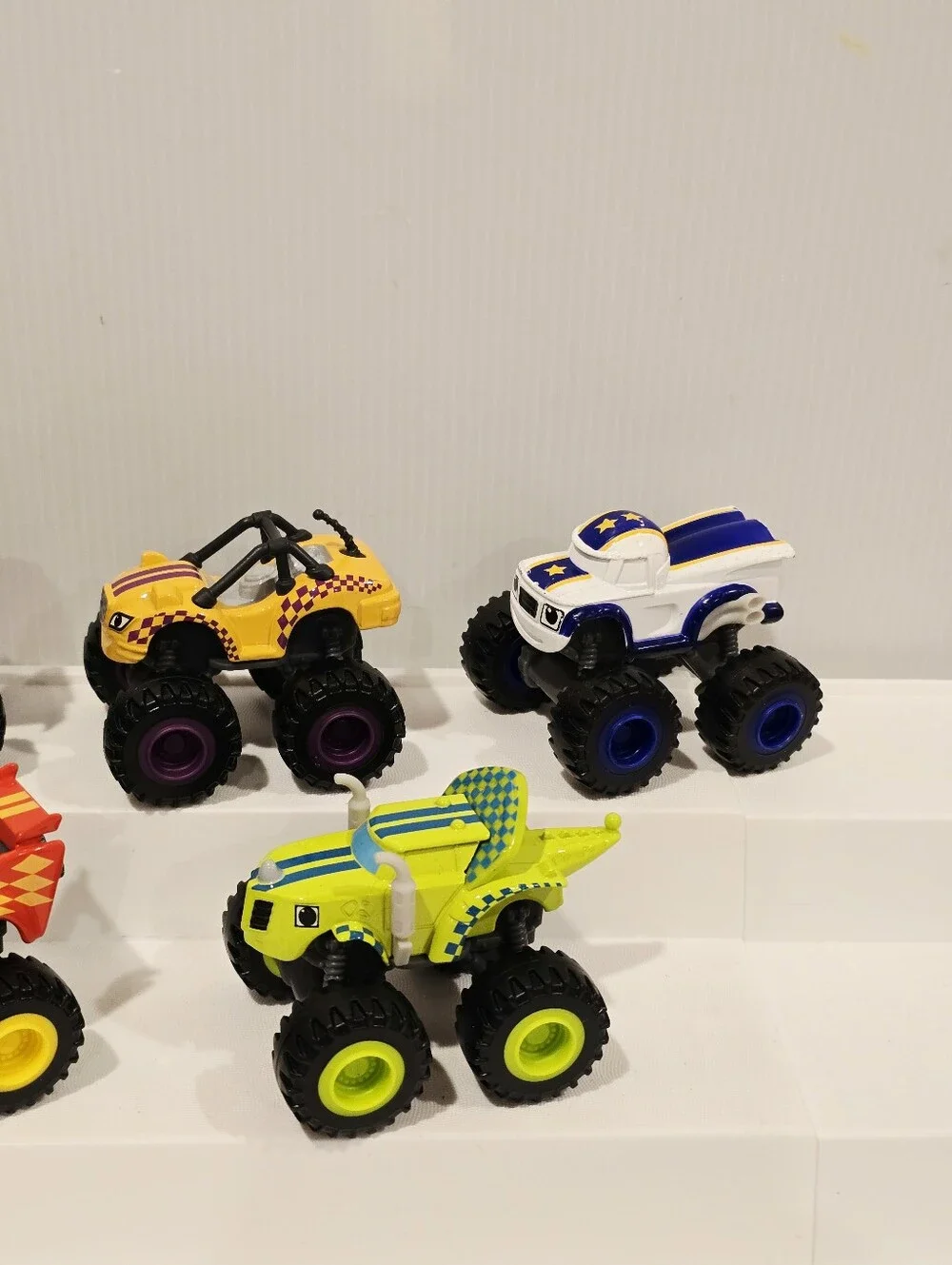 Blaze And The Monster Machines Racing Flag Diecast Truck Set